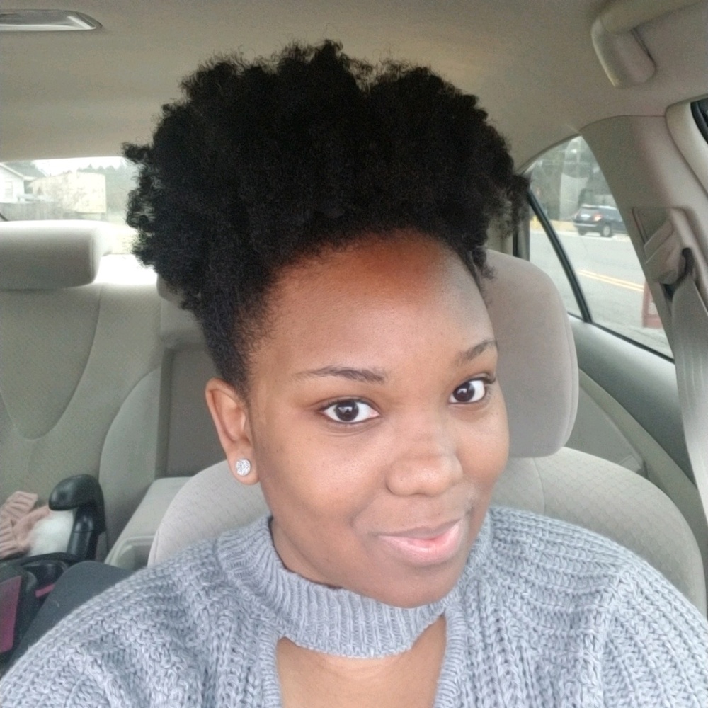 Meet your Posher, Monique